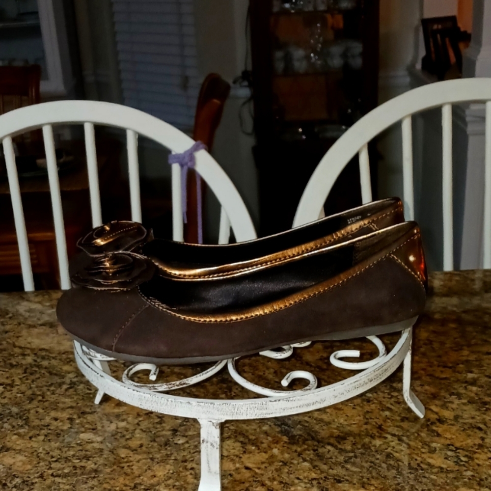Bare Traps Flower Ballet Flats Size 8M